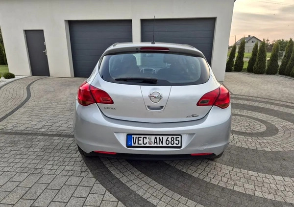 Opel Astra cena 22900 przebieg: 218040, rok produkcji 2010 z Czarne małe 562